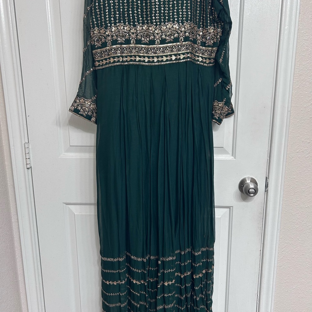 Chic Forest Green Maxi Dress with Embroidery
